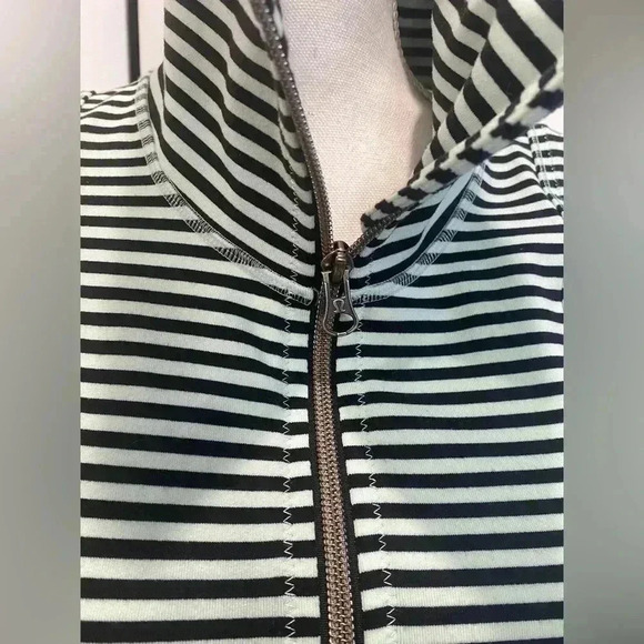 Lululemon Daily Yoga Jacket Sz 4 - Picture 2 of 8